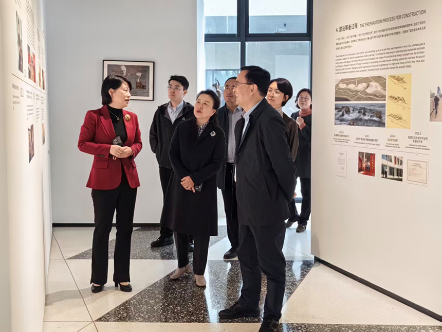 市文旅局局长赵发海一行到青岛梅纽因学校开展调研